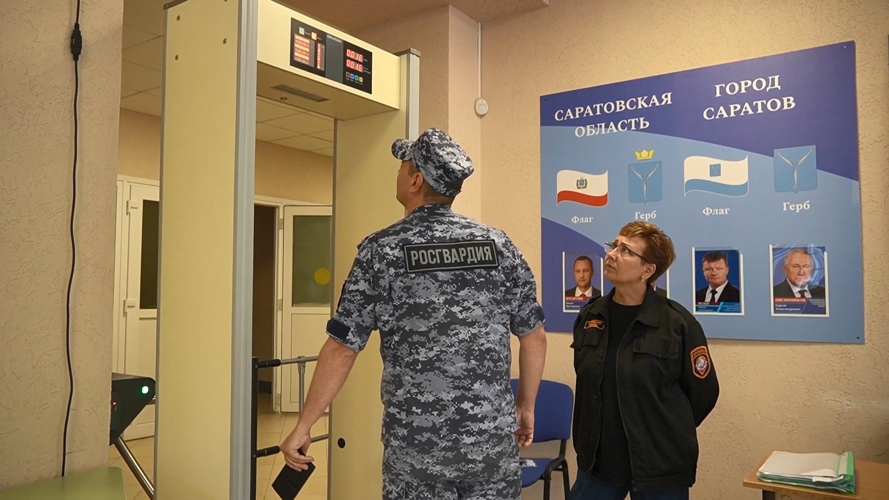 В преддверии начала учебного года сотрудники Росгвардии проверили безопасность образовательных учреждений Саратовской области