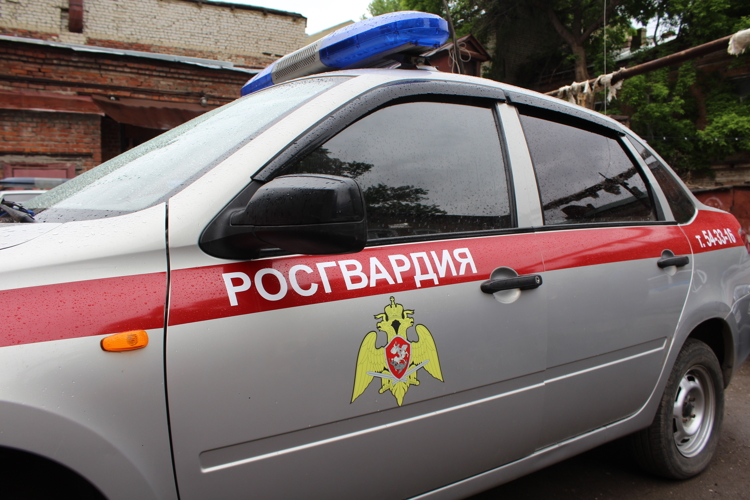 В Саратове сотрудники Росгвардии задержали водителя, который управлял транспортным средством в состоянии алкогольного опьянения