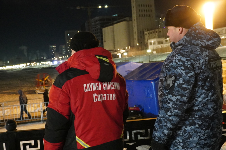 При участии саратовских росгвардейцев обеспечены порядок и безопасность граждан во время празднования Крещения Господня