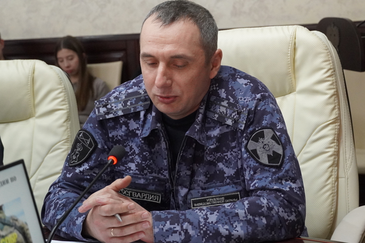Представители Росгвардии и Саратовской государственной юридической академии приняли участие в круглом столе, посвященном 10-летию войск национальной гвардии Российской Федерации