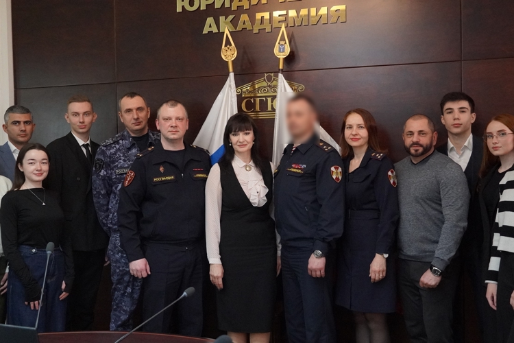 Представители Росгвардии и Саратовской государственной юридической академии приняли участие в круглом столе, посвященном 10-летию войск национальной гвардии Российской Федерации