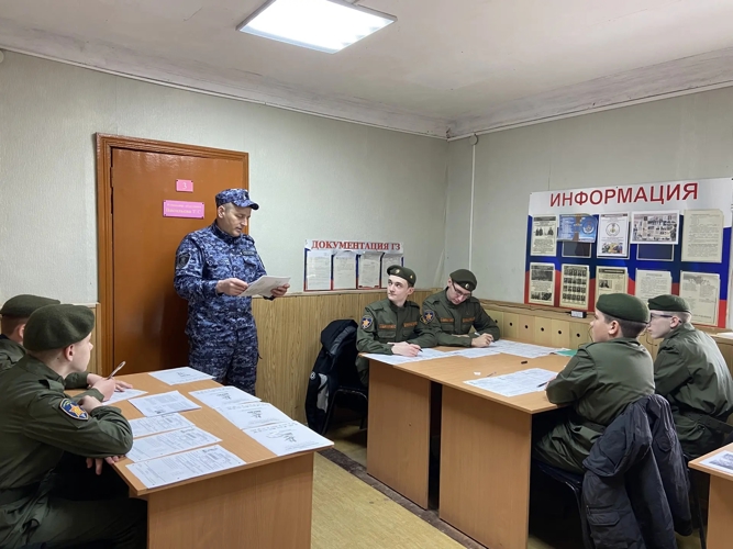 В Саратове росгвардейцы приняли участие во всероссийской патриотической акции «Диктант Победы»