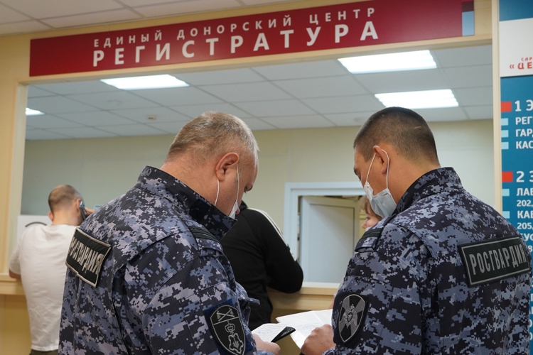В Саратове сотрудники Росгвардии поддержали Всероссийскую донорскую акцию «От сердца к сердцу»(видео)