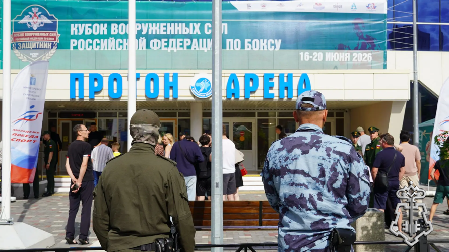 В Саратове в рамках Кубка Вооруженных сил России по боксу сотрудники вневедомственной охраны организовали профориентационную выставку для более чем 5000 зрителей и спортсменов (видео)