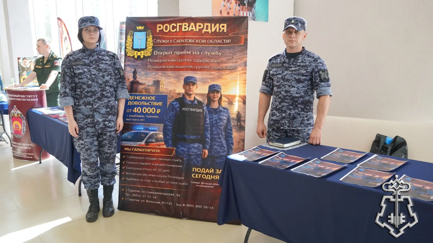 В Саратове в рамках Кубка Вооруженных сил России по боксу сотрудники вневедомственной охраны организовали профориентационную выставку для более чем 5000 зрителей и спортсменов (видео)