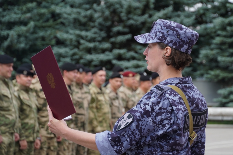В Управлении Росгвардии по Саратовской области состоялfсь торжественная церемония приведения к присяге молодых сотрудников вневедомственной охраны