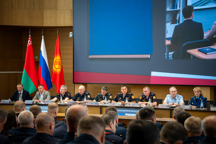 Руководитель управления вневедомственной охраны Росгвардии по Саратовской области принял участие во Всероссийском совещании-семинаре в Нижнем Новгороде