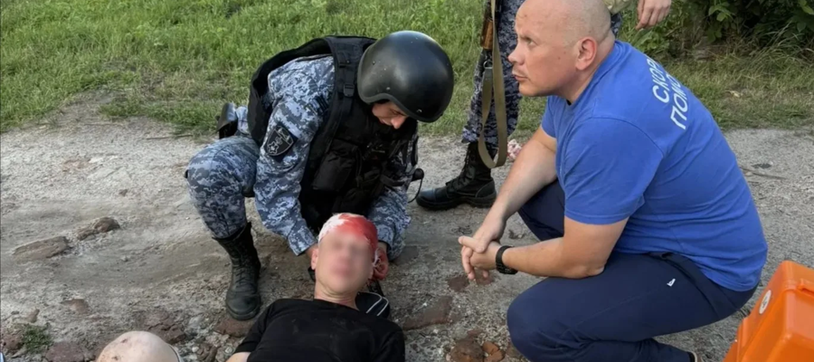 В Саратовской области сотрудники вневедомственной охраны Росгвардии оказали помощь пострадавшему велосипедисту